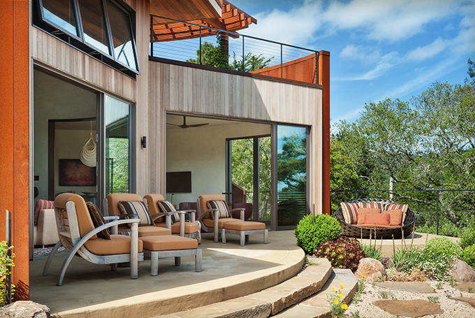 G2-hilltop-retreat-exterior-patio-3